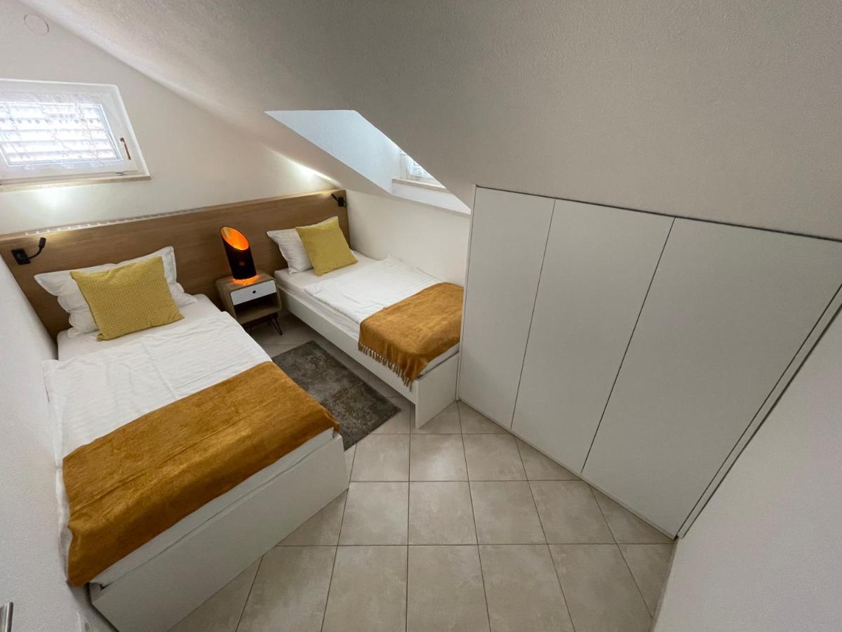 Holiday Home "Mala Kuca " With Heated Pool Pula Zewnętrze zdjęcie