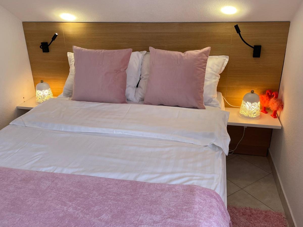 Holiday Home "Mala Kuca " With Heated Pool Pula Zewnętrze zdjęcie