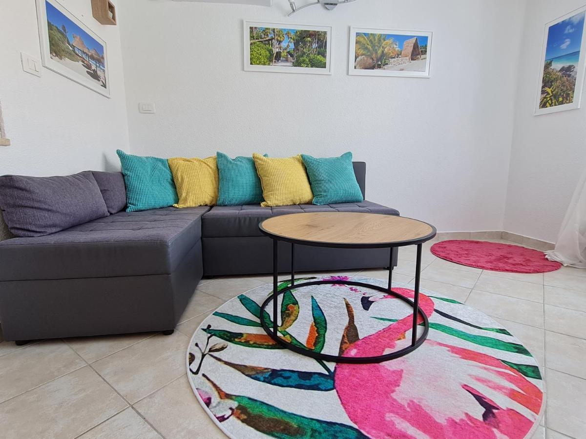 Holiday Home "Mala Kuca " With Heated Pool Pula Zewnętrze zdjęcie