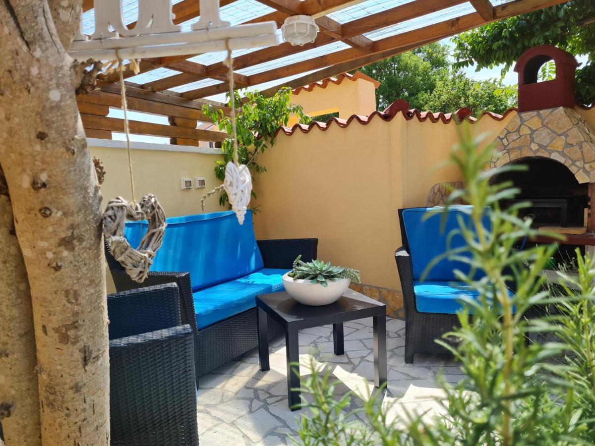 Holiday Home "Mala Kuca " With Heated Pool Pula Zewnętrze zdjęcie