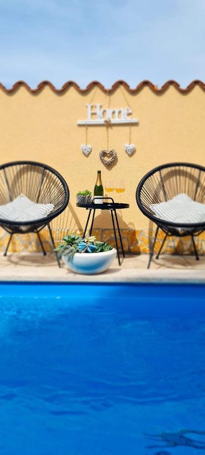 Holiday Home "Mala Kuca " With Heated Pool Pula Zewnętrze zdjęcie