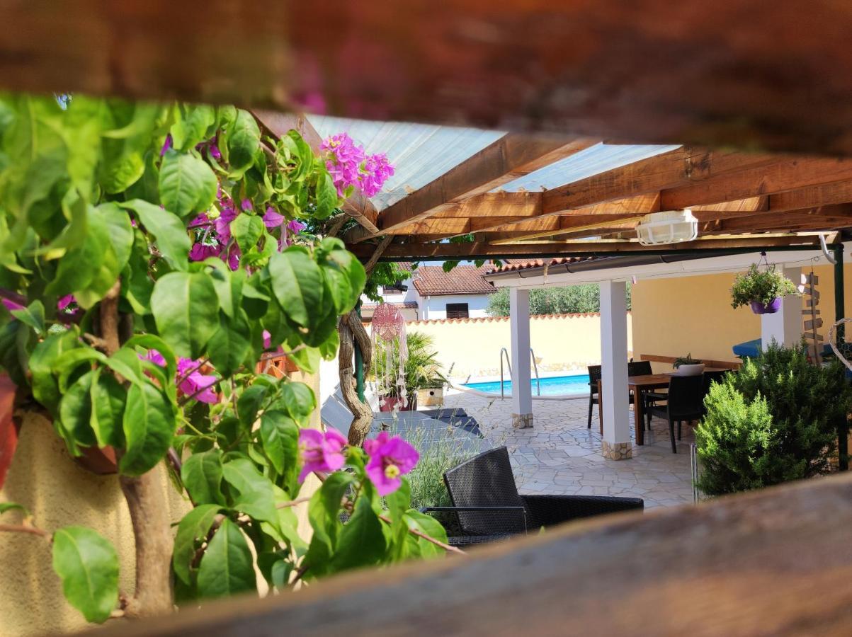Holiday Home "Mala Kuca " With Heated Pool Pula Zewnętrze zdjęcie